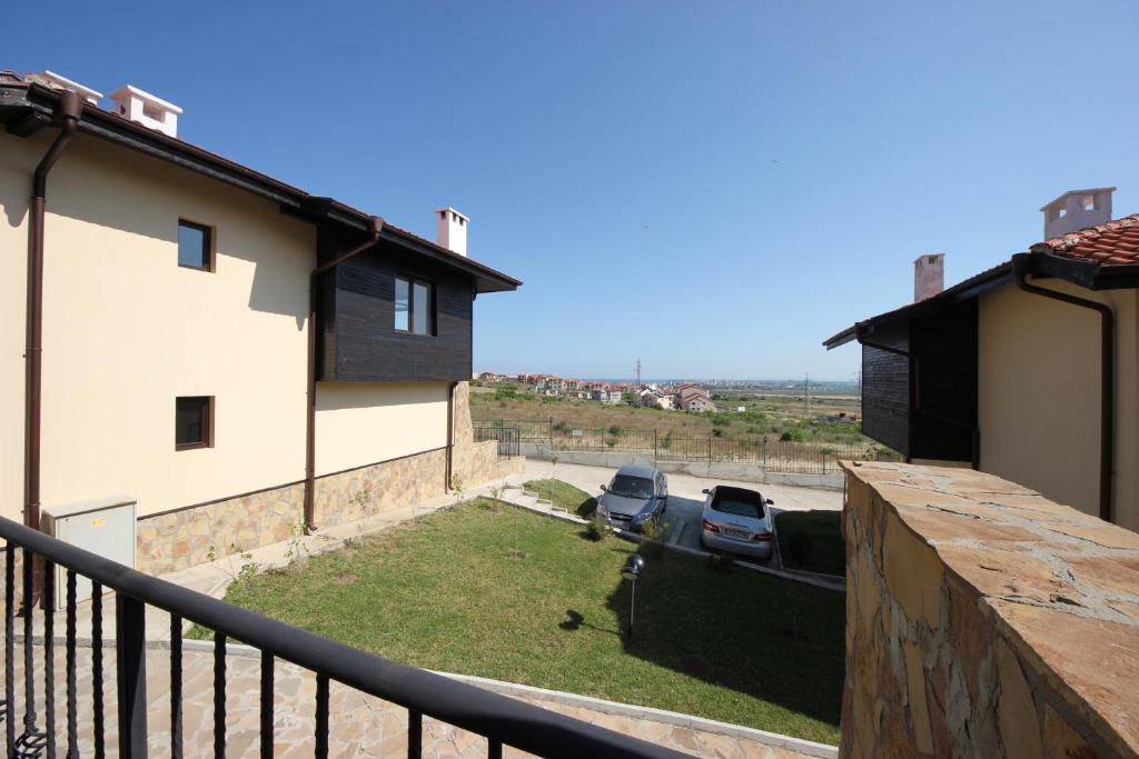 Menada Sunny Hill Villa Kosharitsa Exterior photo