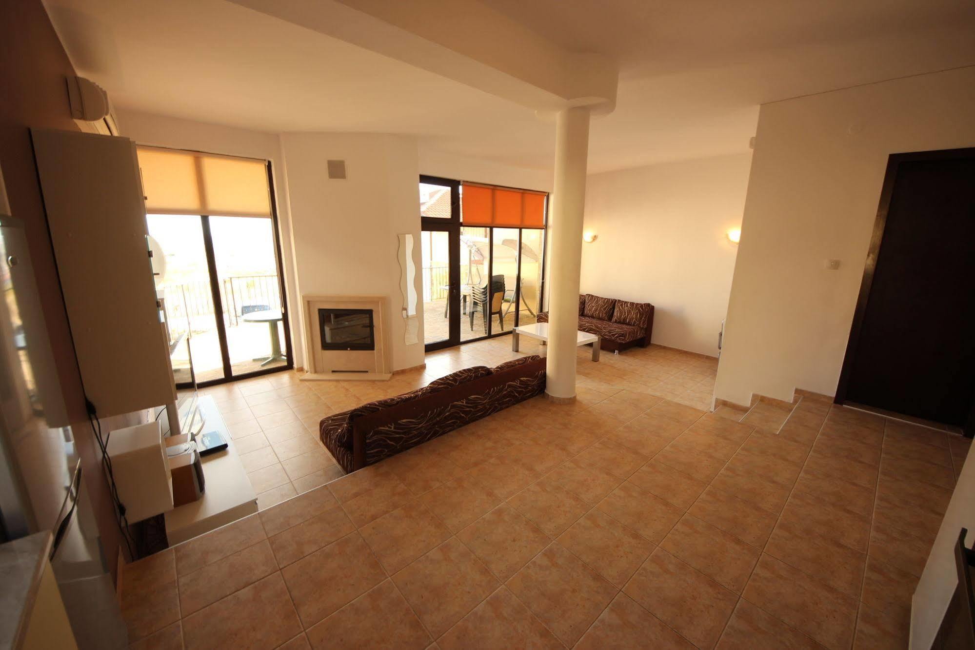 Menada Sunny Hill Villa Kosharitsa Exterior photo
